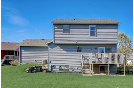 250 Harmon Cir, Belleville, WI 53508