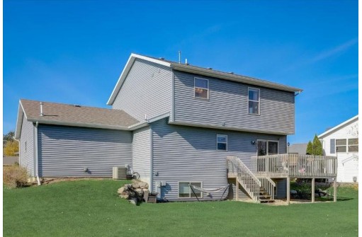 250 Harmon Cir, Belleville, WI 53508