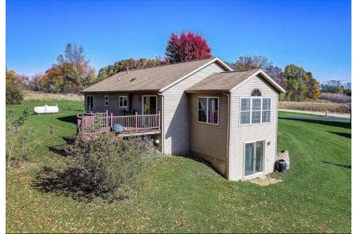 2629 Highland Dr, Cambridge, WI 53523