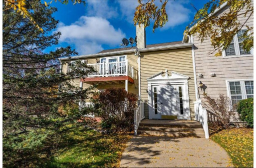 2 Captains Ct 1, Madison, WI 53719