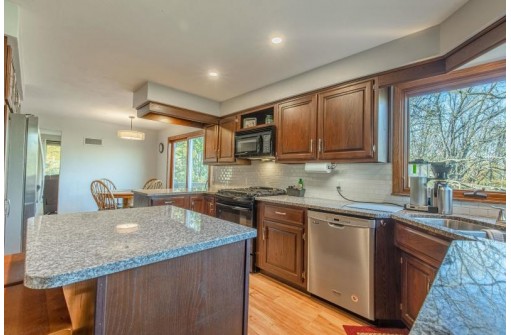 W4624 Richland Rd, Monroe, WI 53566