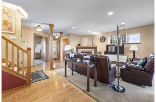 1459 Wild Iris St, Sun Prairie, WI 53590