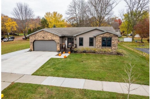 1250 Winnebago Cir, Baraboo, WI 53913