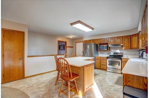 1488 Partridge Hill Dr, Oregon, WI 53575