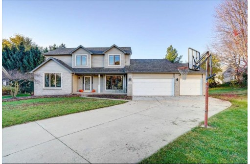 933 Crescent Cir, Sun Prairie, WI 53590