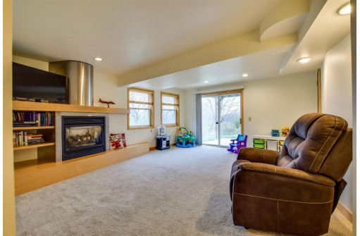 1101 Engelhart Dr, Madison, WI 53713