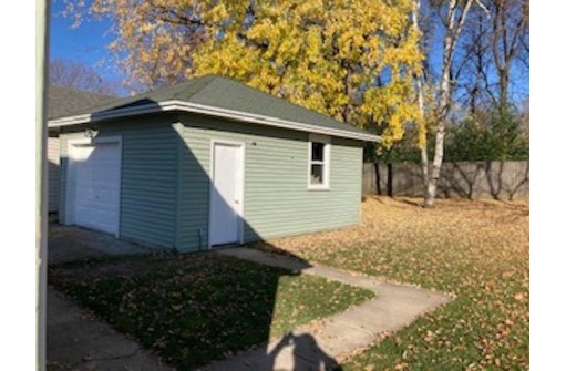 114 E Davis St, Beaver Dam, WI 53916-2962