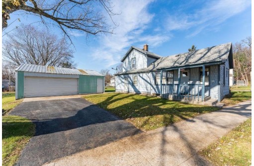 206 La Valle St, La Valle, WI 53941