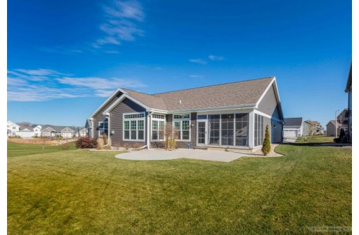 522 Dragon Willow Ln, Middleton, WI 53562