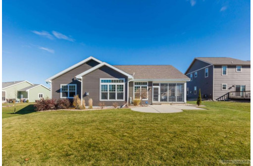 522 Dragon Willow Ln, Middleton, WI 53562