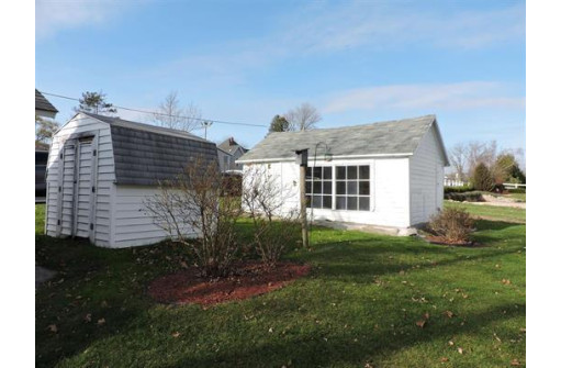 908 E Main St, Waupun, WI 53963