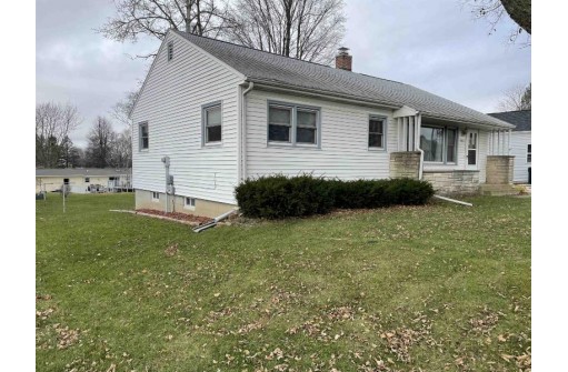 461 S Main St, Juneau, WI 53039