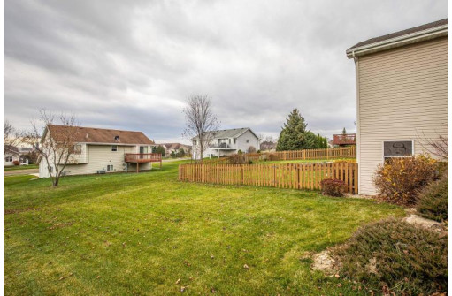 3193 Bookham Dr, Sun Prairie, WI 53590