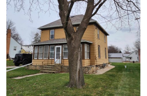 127 S Vine St, Kingston, WI 53939