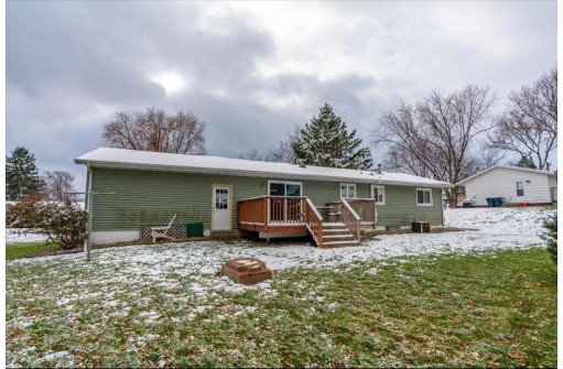 10 Goodland Ave, Deerfield, WI 53531