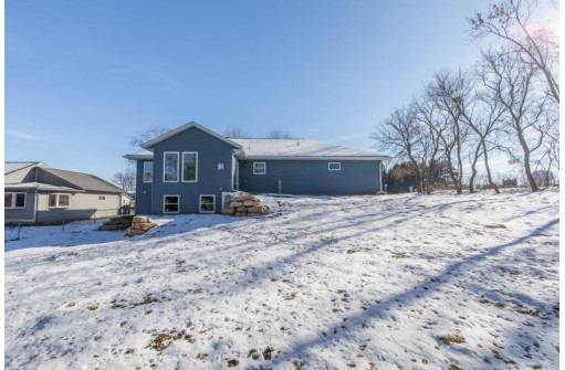 129 22nd Ave, Monroe, WI 53566