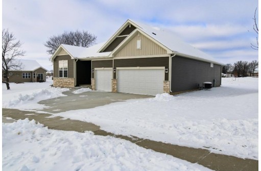 4113 Autumn Fields Rd, Windsor, WI 53598