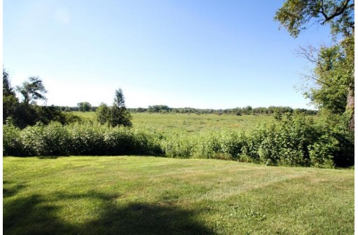 8740 Blynn Rd, Mazomanie, WI 53560