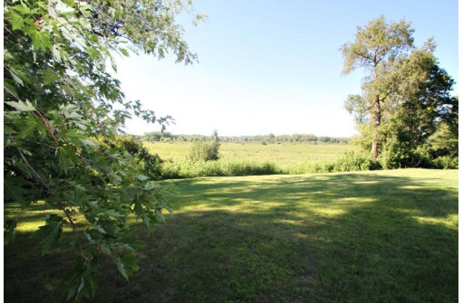 8740 Blynn Rd, Mazomanie, WI 53560