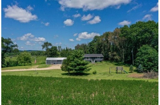 8740 Blynn Rd, Mazomanie, WI 53560