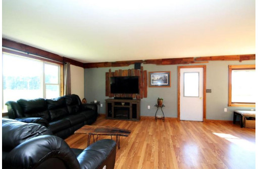 8740 Blynn Rd, Mazomanie, WI 53560