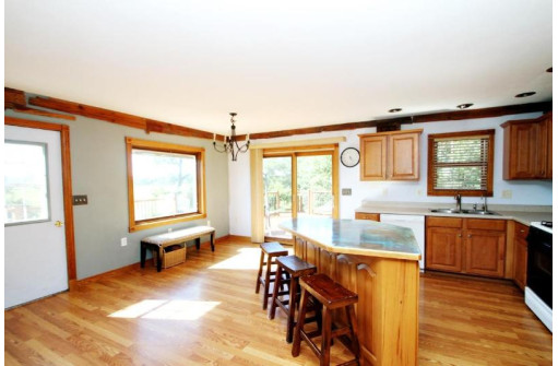 8740 Blynn Rd, Mazomanie, WI 53560