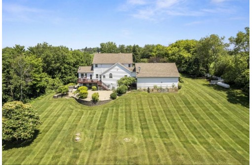 S8016 Highland Rd, Loganville, WI 53943