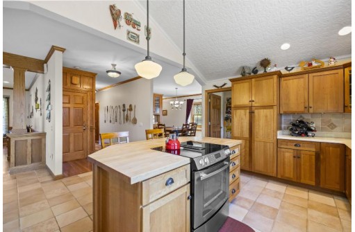 S8016 Highland Rd, Loganville, WI 53943