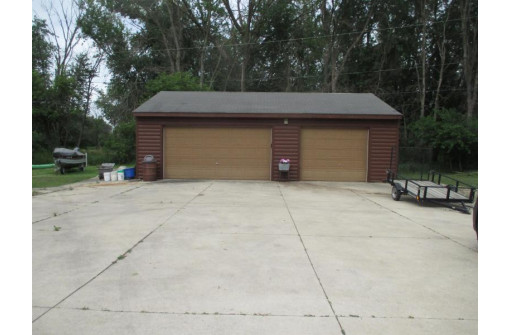 W7766 Lamp Rd, Fort Atkinson, WI 53538