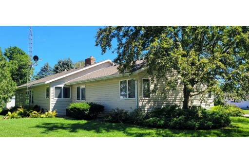 109 E Centre St, Footville, WI 53537