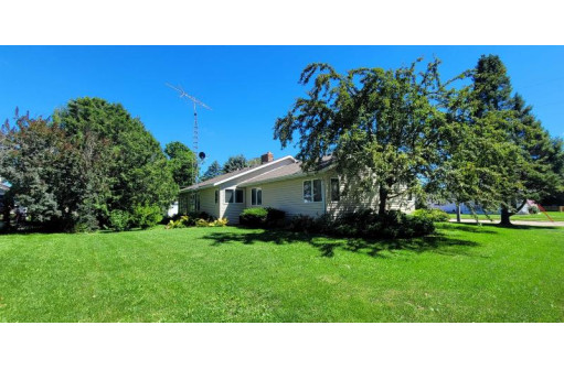 109 E Centre St, Footville, WI 53537