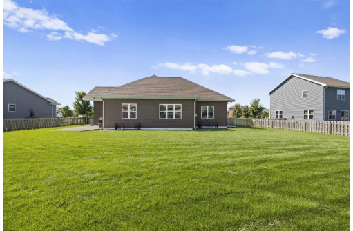 4388 Scenic View Rd, Windsor, WI 53598