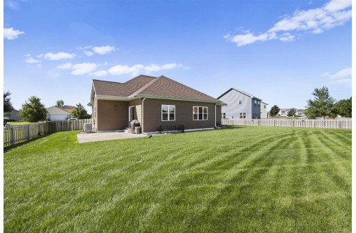 4388 Scenic View Rd, Windsor, WI 53598