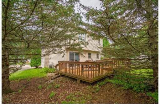 730 Sky Ridge Dr, Madison, WI 53719