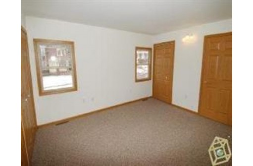 1220 Ash St, Baraboo, WI 53913