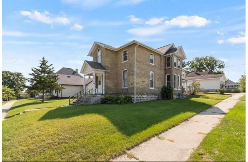 430 W Conant St, Portage, WI 53901