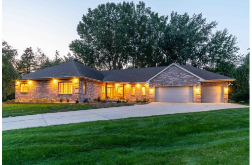 5492 Walden Bay Dr, Waunakee, WI 53597