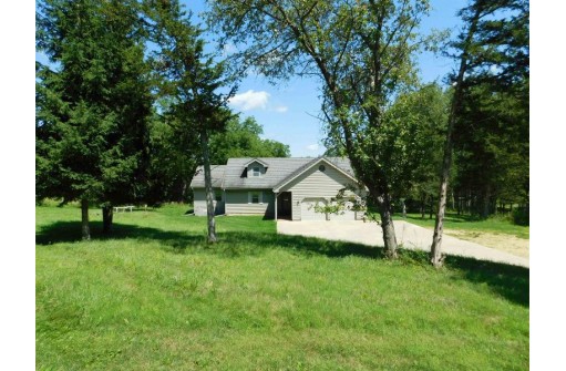 4041 Plank Rd, Highland, WI 53543