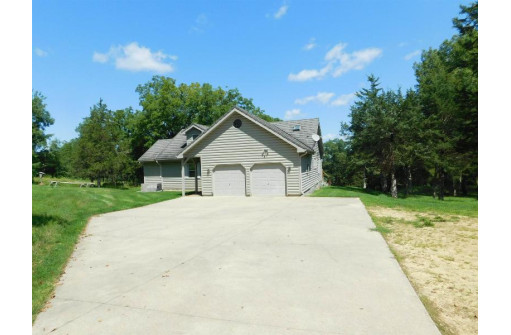 4041 Plank Rd, Highland, WI 53543