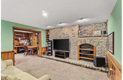 1006 Shasta Dr, Madison, WI 53704