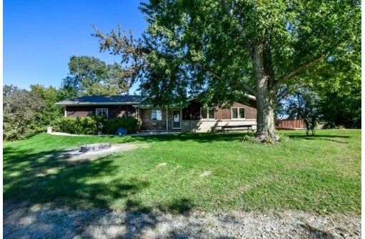 5546 Langer Rd, Marshall, WI 53559