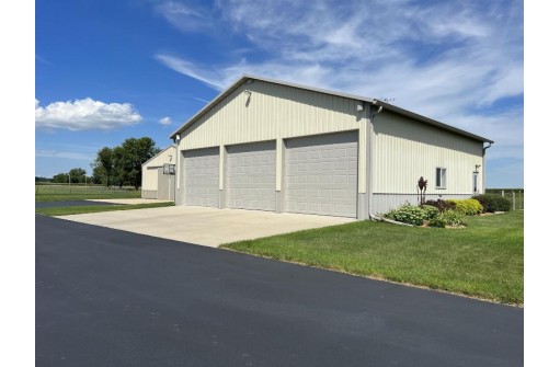 12151 E Rye Rd, Avalon, WI 53505-9760