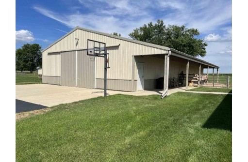 12151 E Rye Rd, Avalon, WI 53505-9760