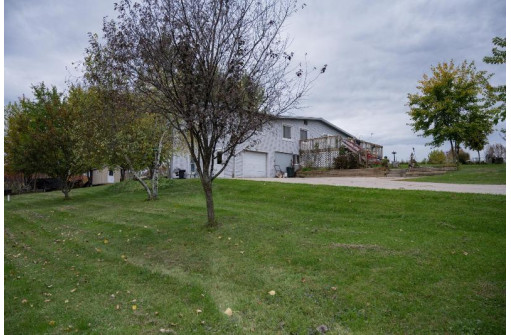 S1439 W Redstone Dr, La Valle, WI 53941