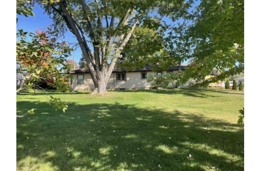 52 Rickel Rd, Sun Prairie, WI 53590