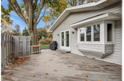 2702 Canterbury Rd, Madison, WI 53711