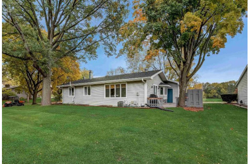 2702 Canterbury Rd, Madison, WI 53711