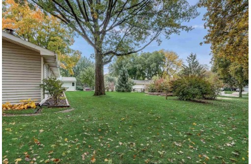 2702 Canterbury Rd, Madison, WI 53711