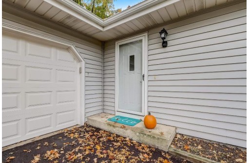 2702 Canterbury Rd, Madison, WI 53711