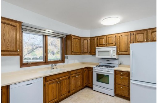 1723 W Luther Rd, Janesville, WI 53545